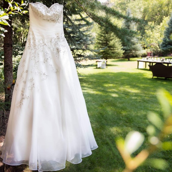 Allure Bridals Dresses & Skirts - Allure One of a Kind Wedding Dress